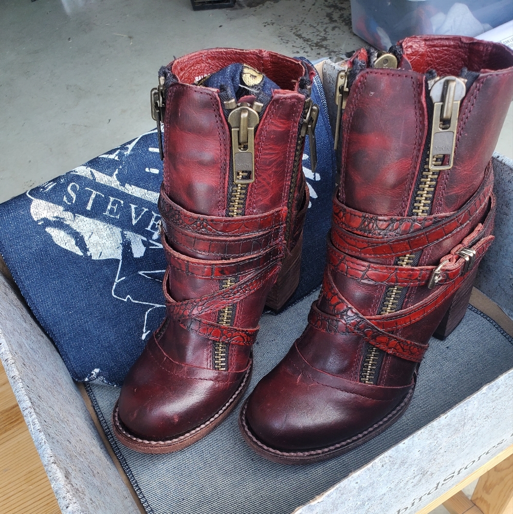 Freebird size 5 wine color boots